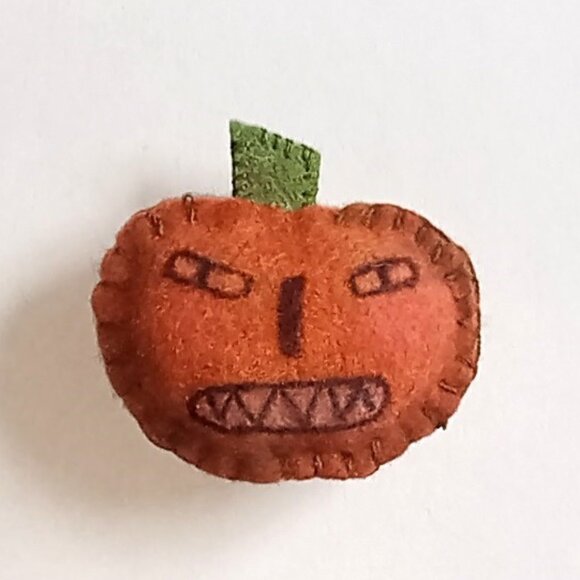 ๐ฏ 10 for $10 / Small Handmade Creepy Felt Pumpkin - Picture 4 of 9